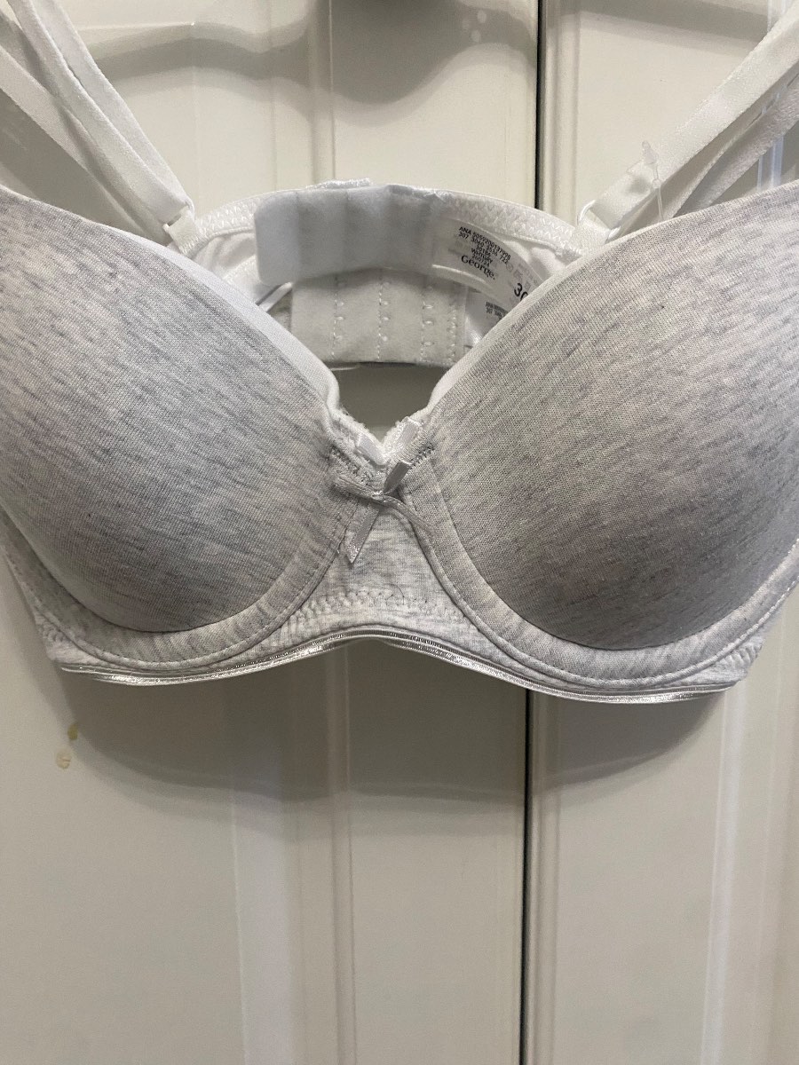 M&S Quality Ladies Bra Size : 34B BNWT 2 pairs white and grey. Cotton underwired