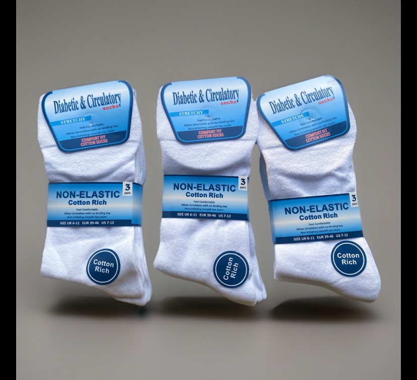 Mens  white Diabetic Cotton Socks. 9 pairs FOR £8