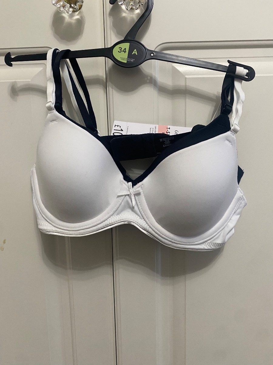 M&S Quality Ladies Bra Size : 34A BNWT 2 in pack black and white uunderwires, padded