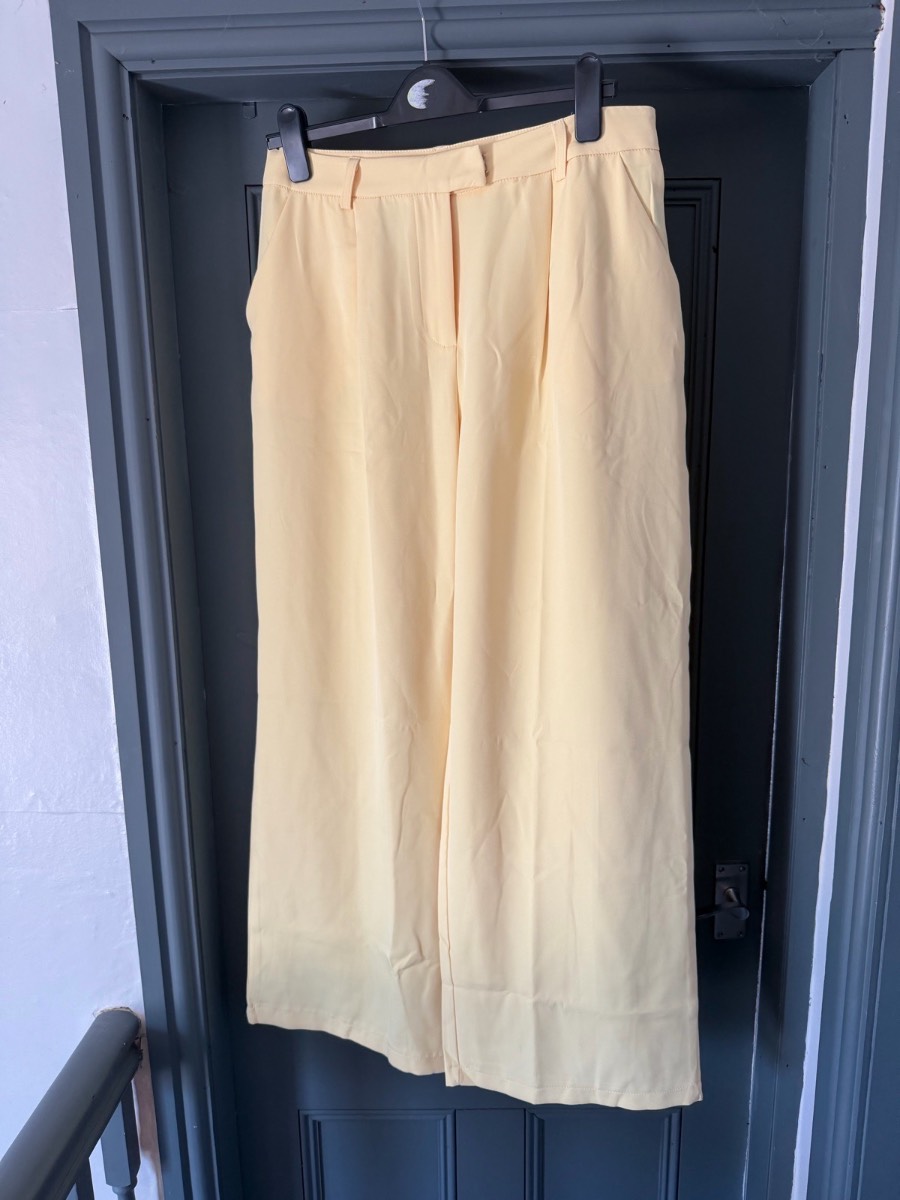 Ladies lemon wide legged pants