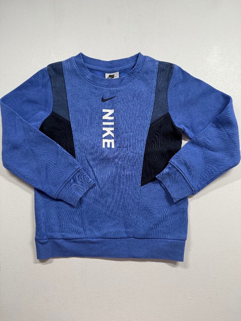 Nike sweatshirt size 6-7 yrs