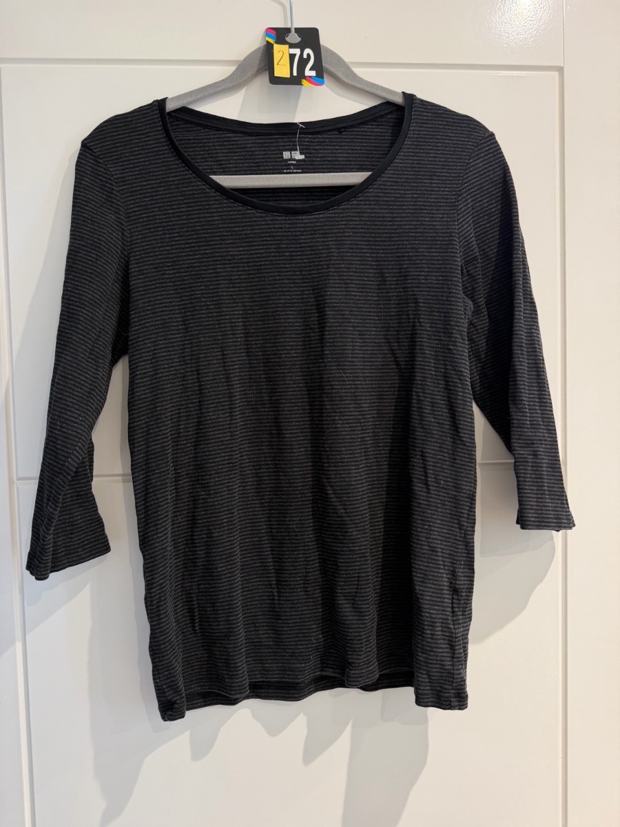 Uniqlo 3/4 sleeve grey stripe top size Large - Preloved