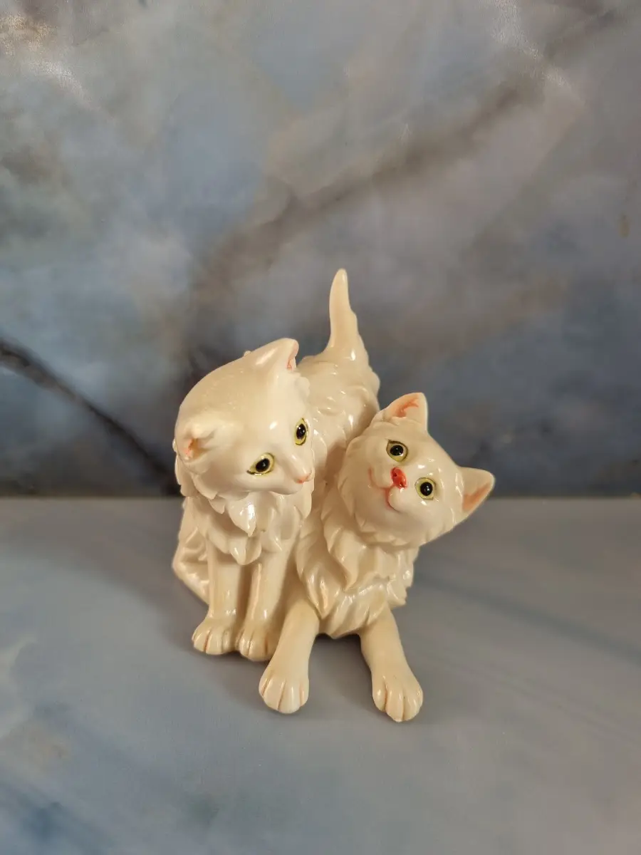 Vintage Mid Century Kitsch White Cat Kittens Figurine Ornament 9cm