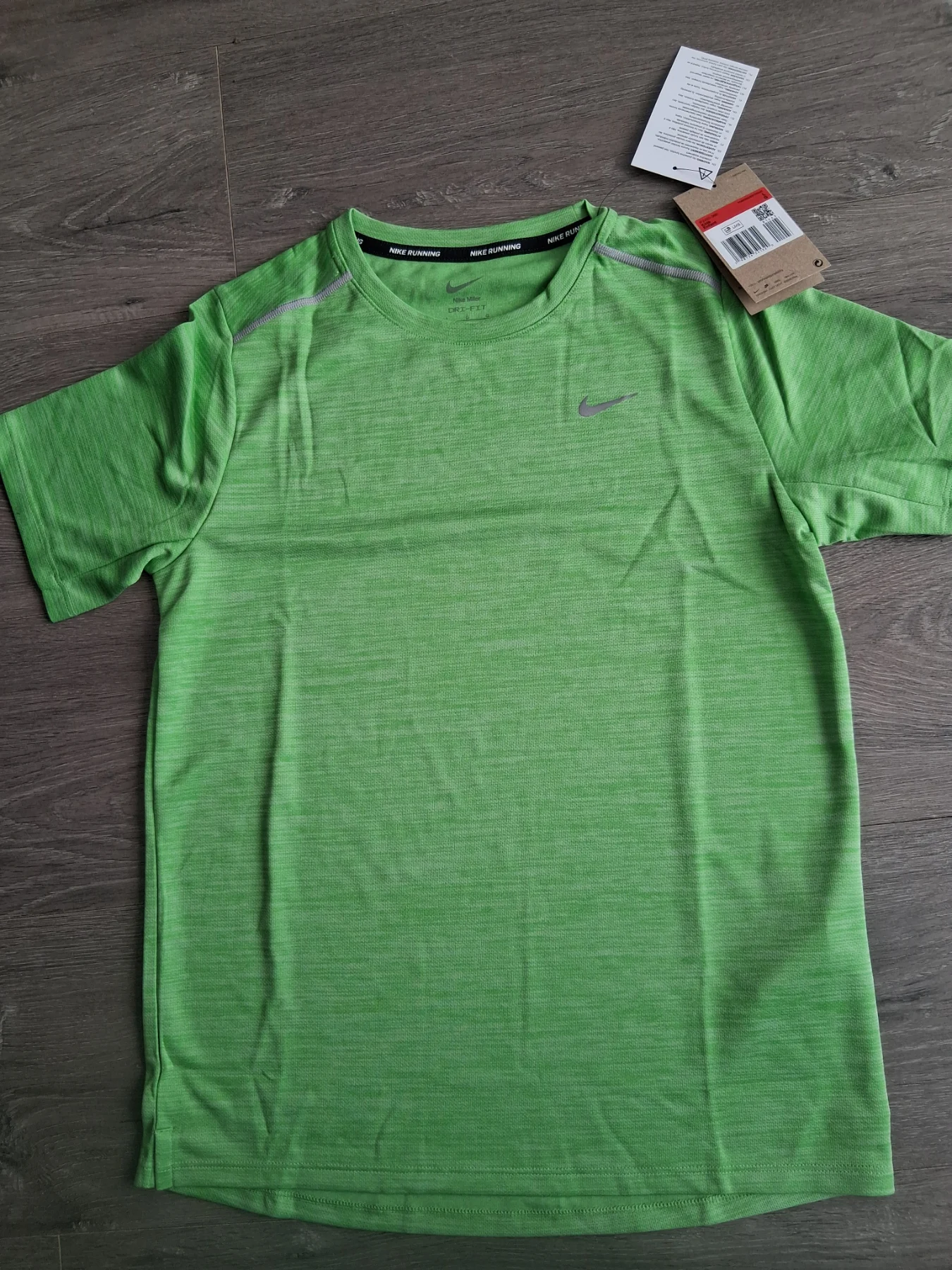 Nike miler running t-shirt boys size large