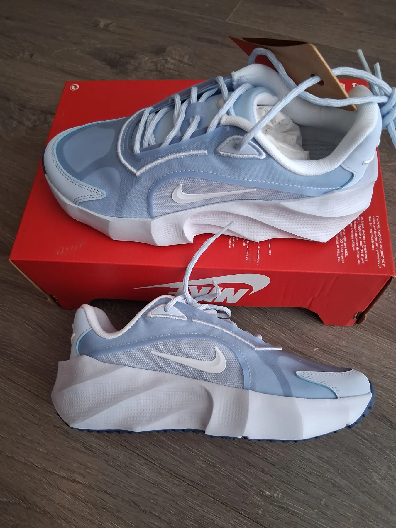 Nike aura edge trainers size 3.5 uk