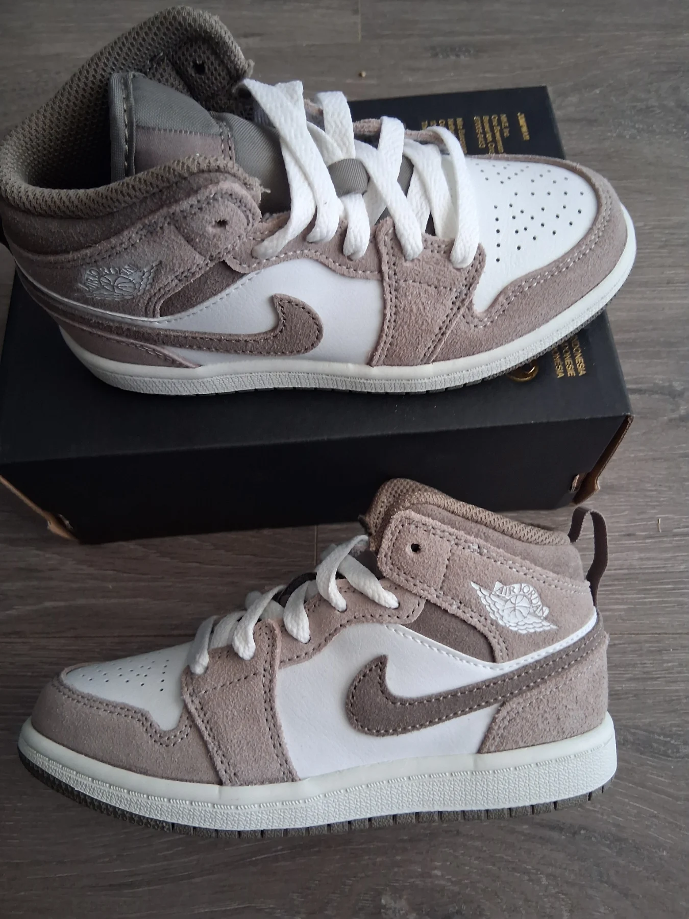 Nike jordan 1 mid trainers size c11.5