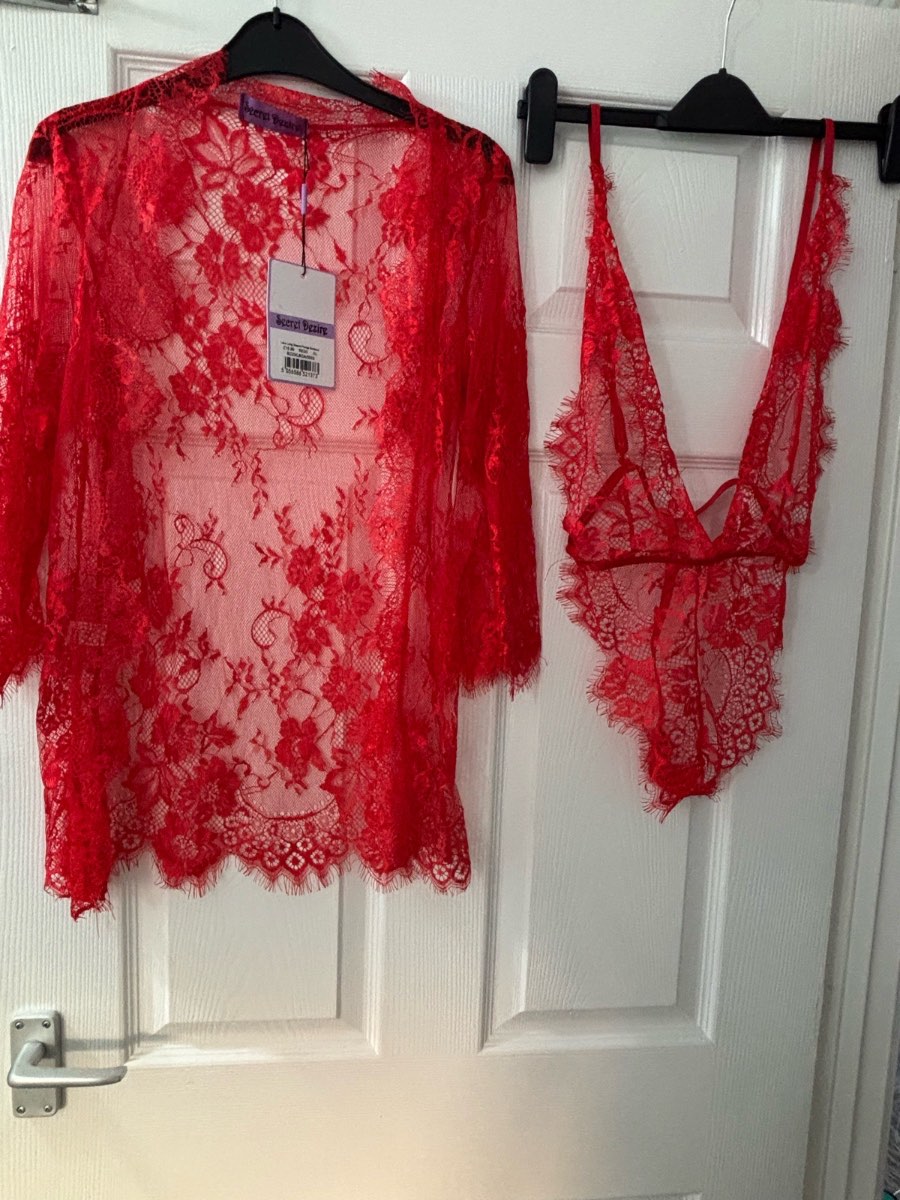 Brand new women’s red lace set with matching robe size L