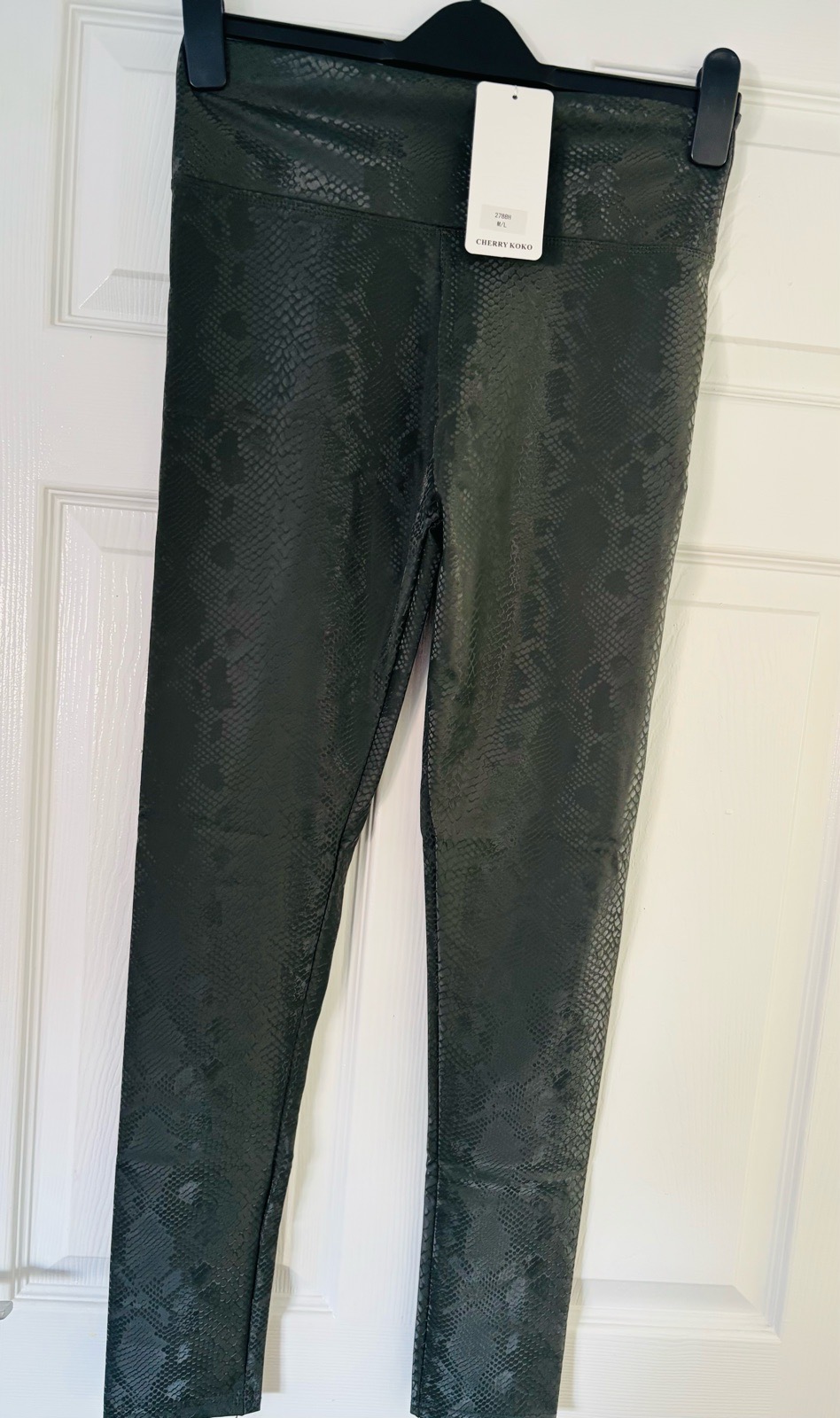 Brand new women’s snake print leggings
