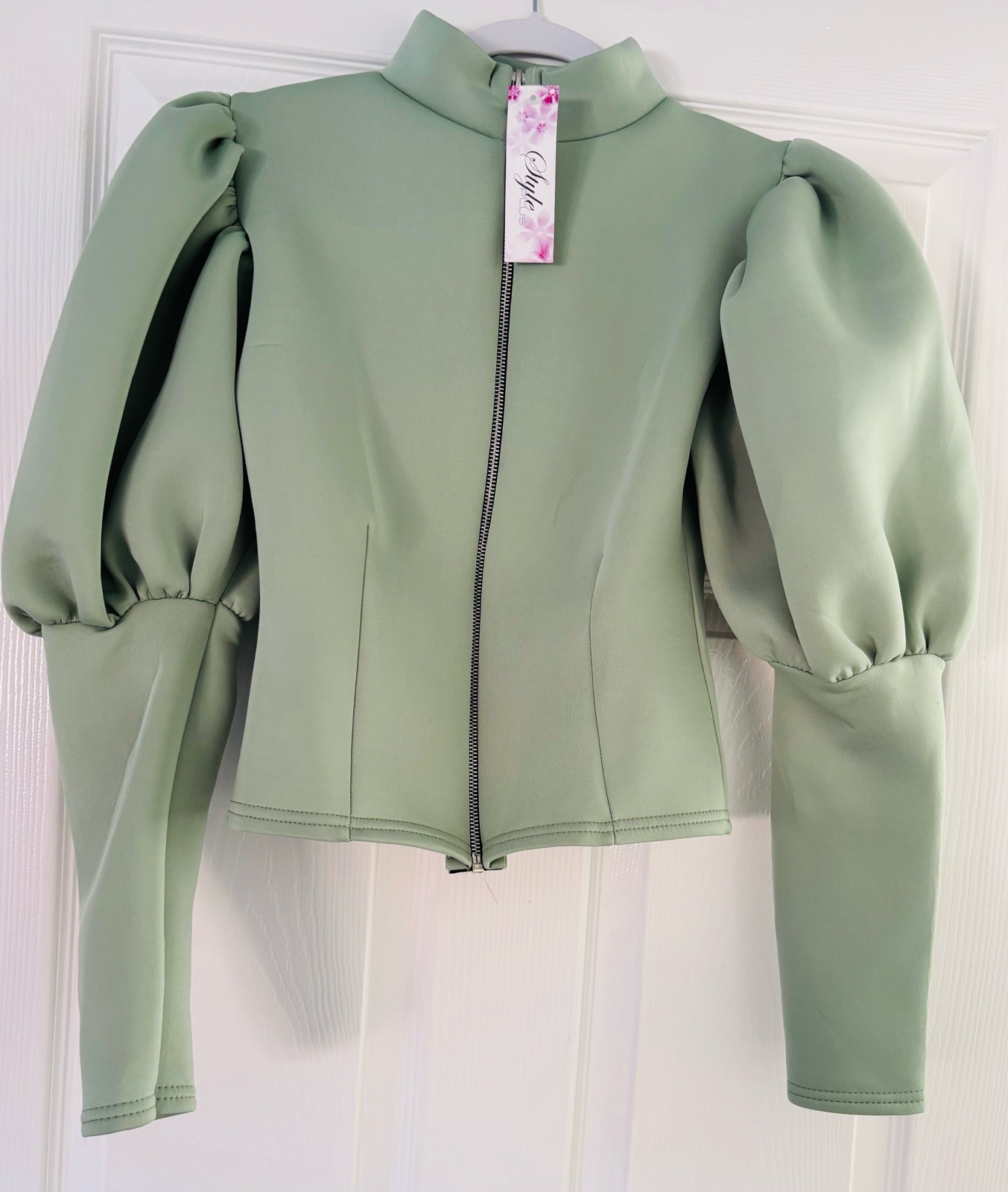 Brand new Women’s puff sleeve mint green jacket