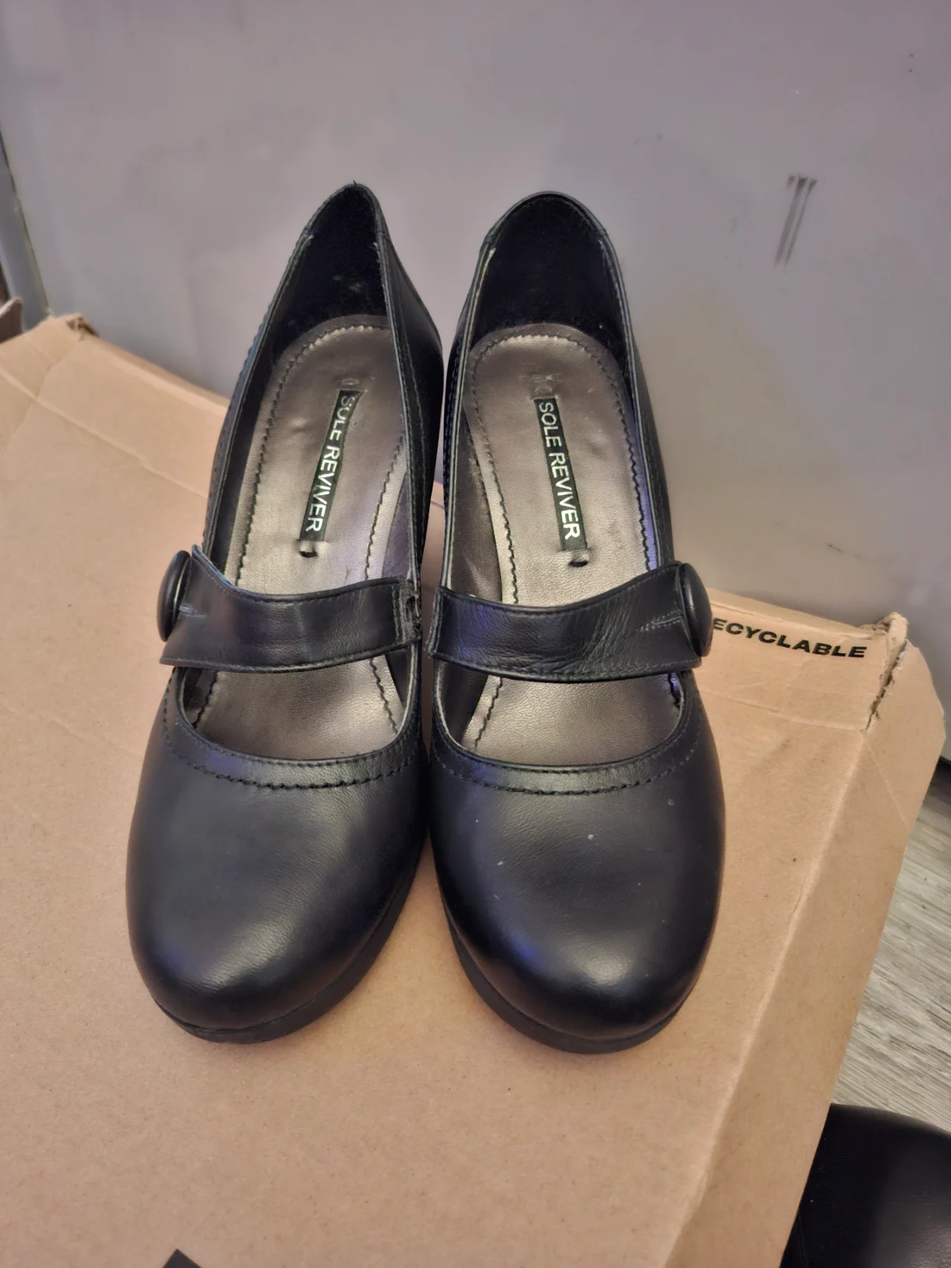 Black wedges