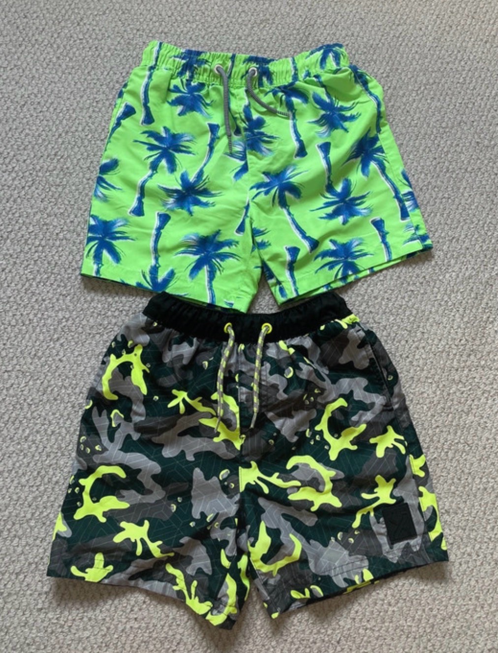 Lovely Next 2 x Boys Green Black Elasticated Drawstring Swim Beach Summer Holiday Shorts- Age 6