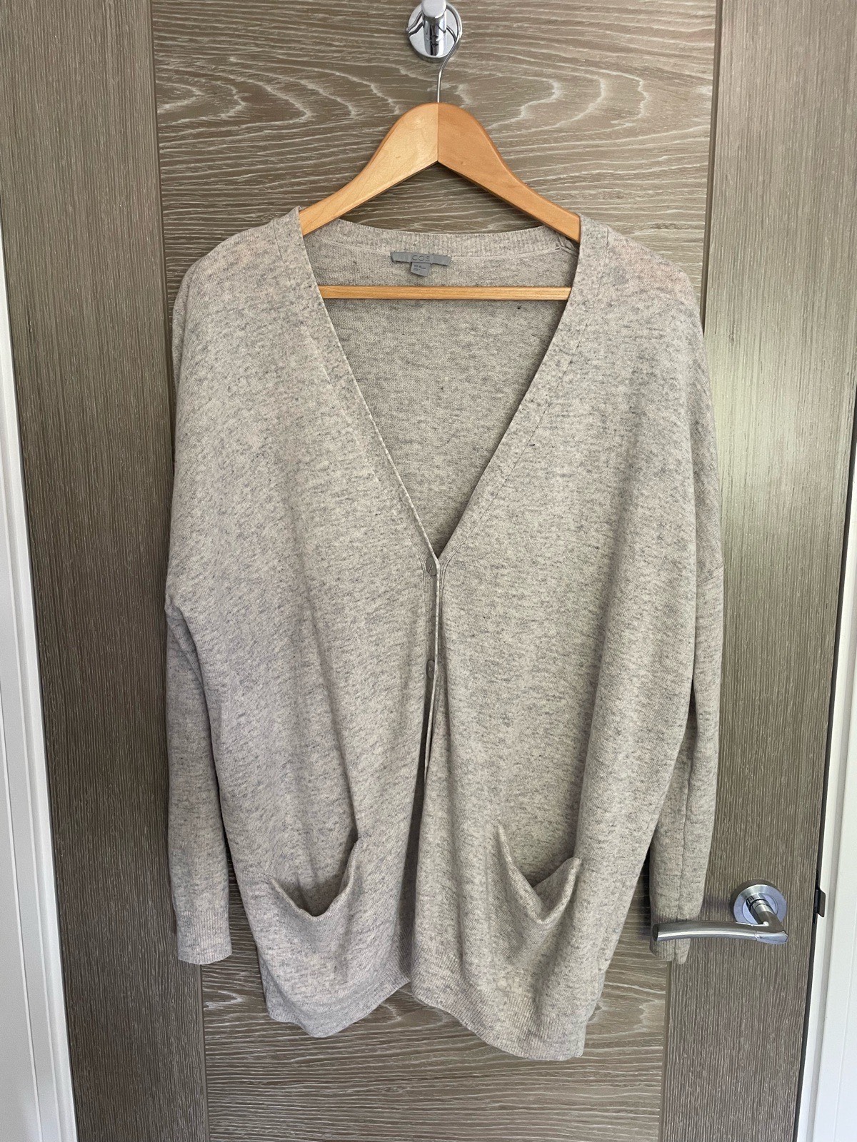 Amazing COS Grey Soft Wool Oversized Relaxed Casual V-Neck Autumn Layering Cardigan - Size XS/S