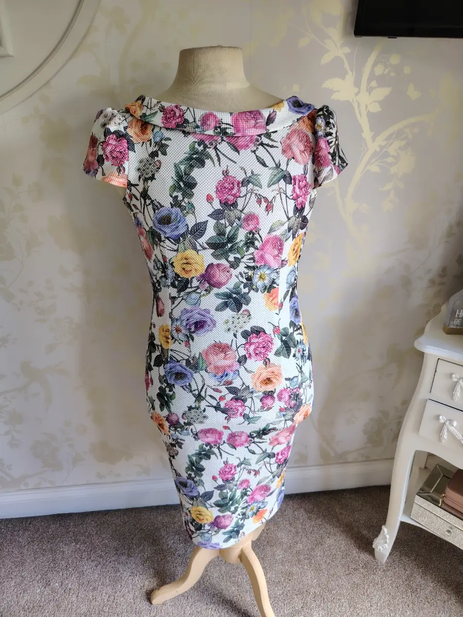 Floral bodycon midi dress 🌸