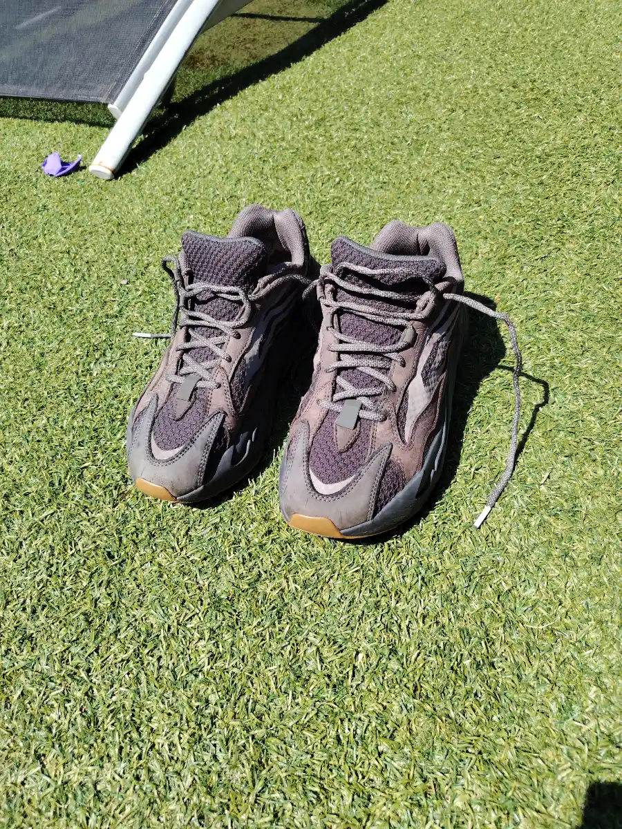 Adidas Yeezy 700 Mauve 🤎