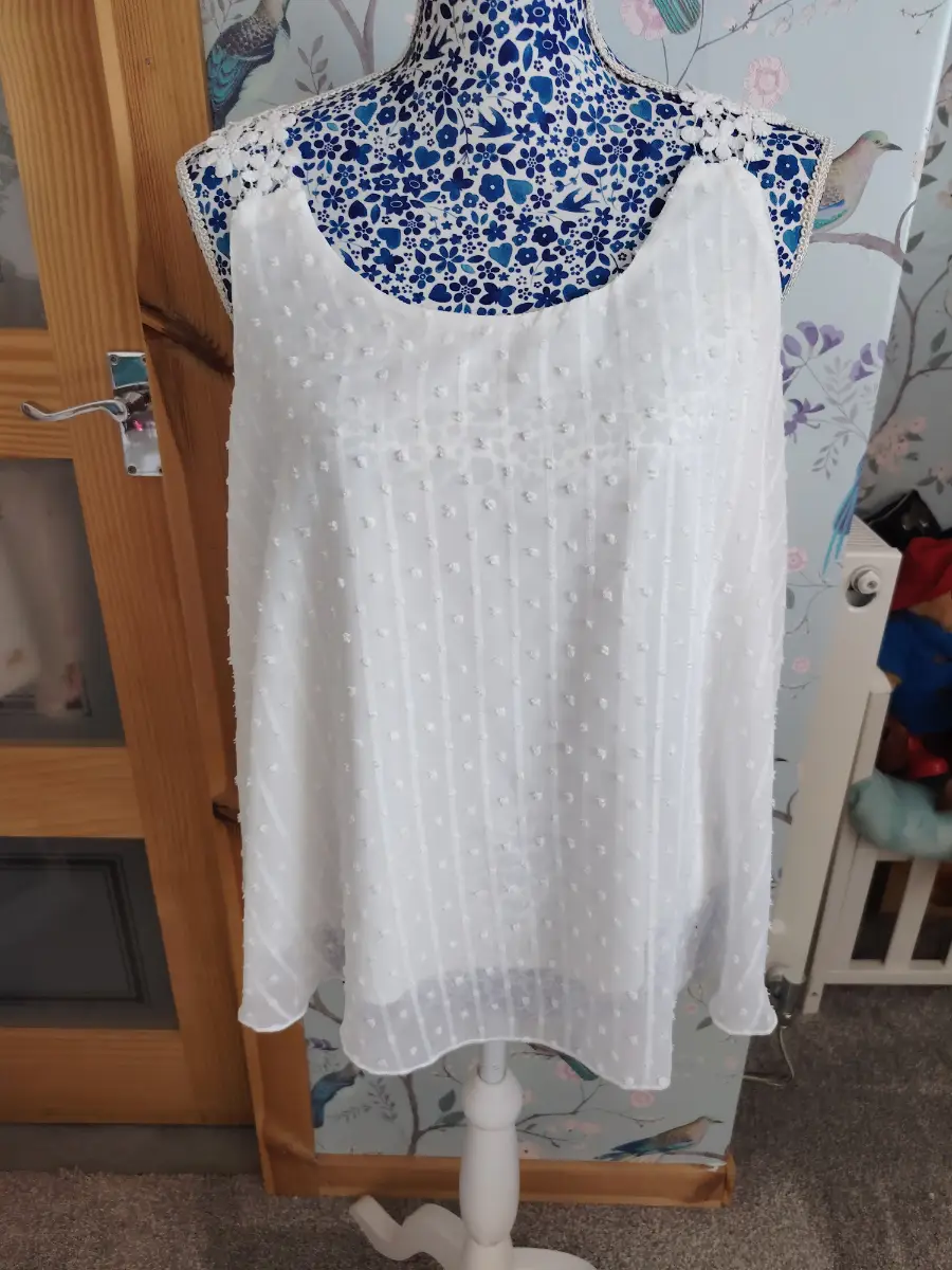 White dobby chiffon blouse 🤍
