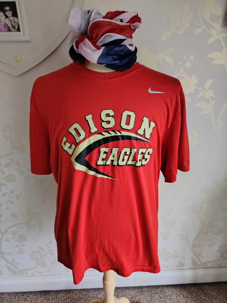 Nike Edison Eagles College Tee 🔴