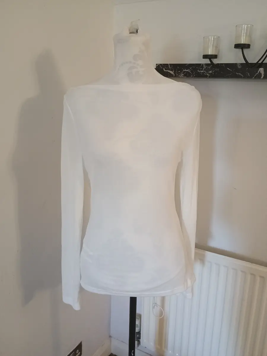Unbranded Ladies White on or off the shoulder long sleeve top size M NWT
