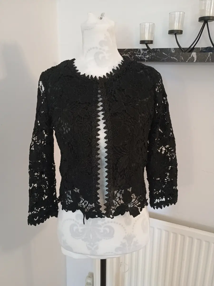 Quiz Ladies Black Crochet Floral Pattern Cropped Jacket Size 8