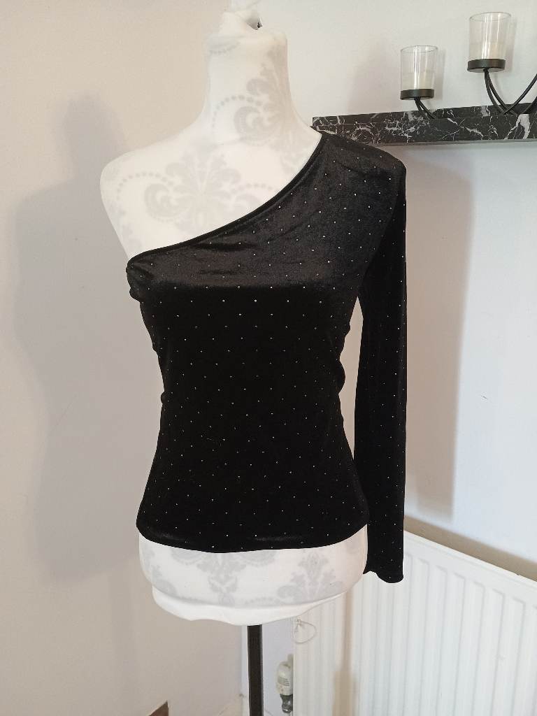 Ladies Primark black velvet A-Symetrical one shoulder top size 4-6