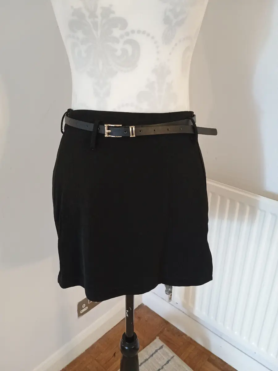 Unbranded Ladies Black Skirt With Belt Size Small Excellent Condition