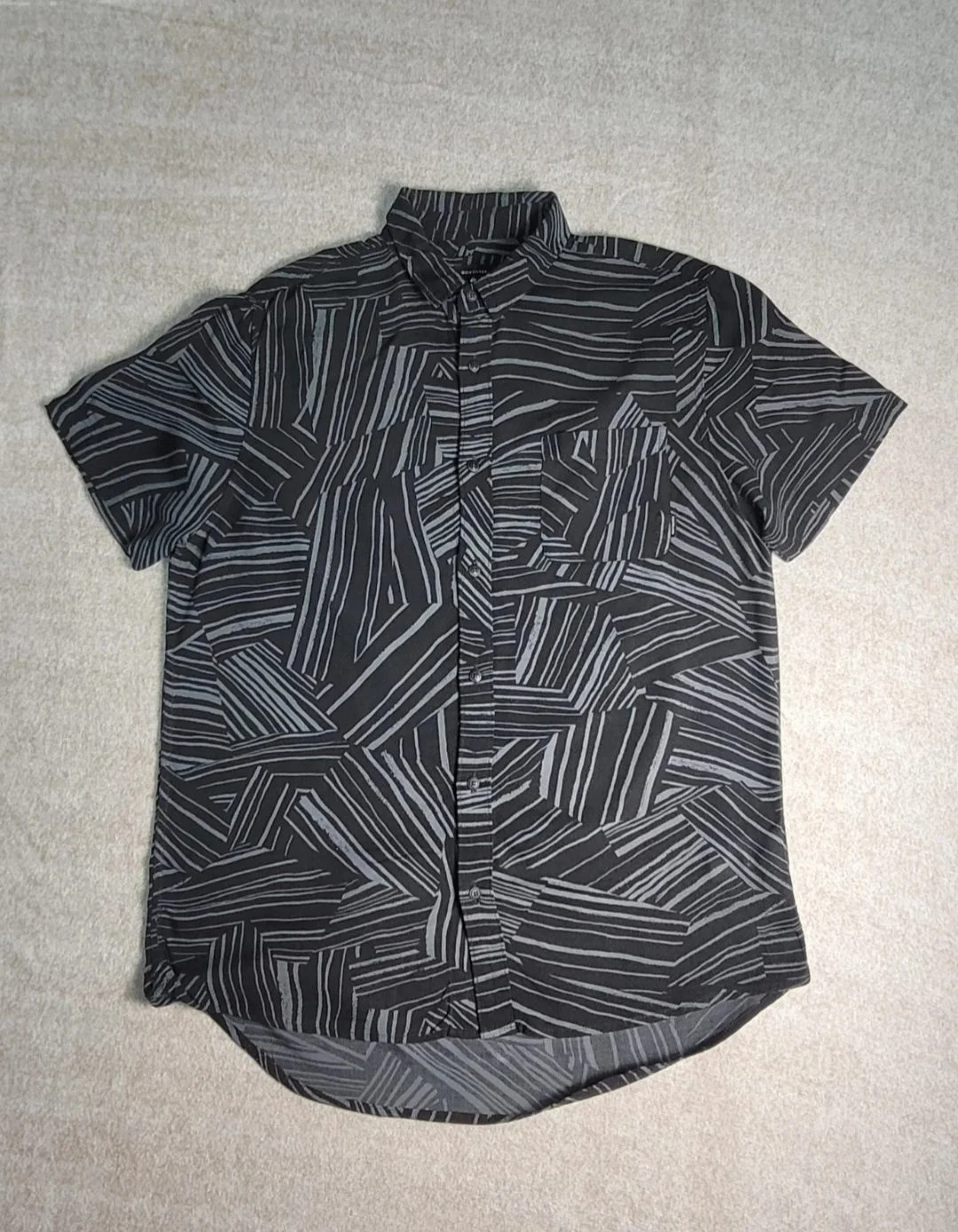 Quiksliver Shirt Mens Size Medium Modern Fit Black Short Sleeve Button Up