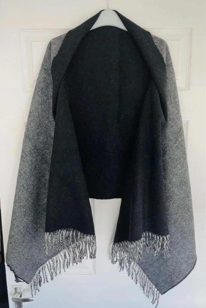Weekend MaxMara Grey Black Large Wool Shawl Scarf Made In Italy