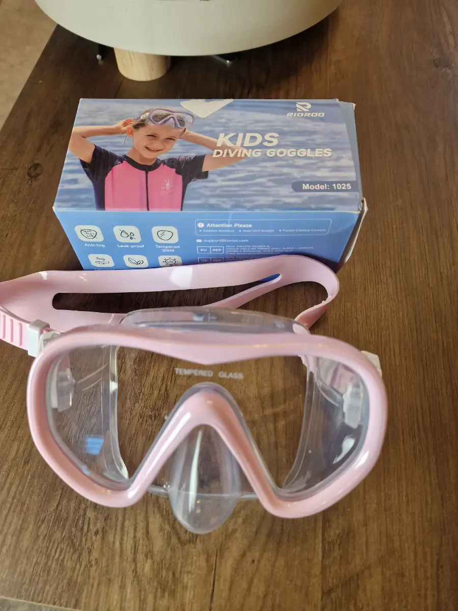 Rioroo diving/snorkeling swimming goggles,  fog and leak proof