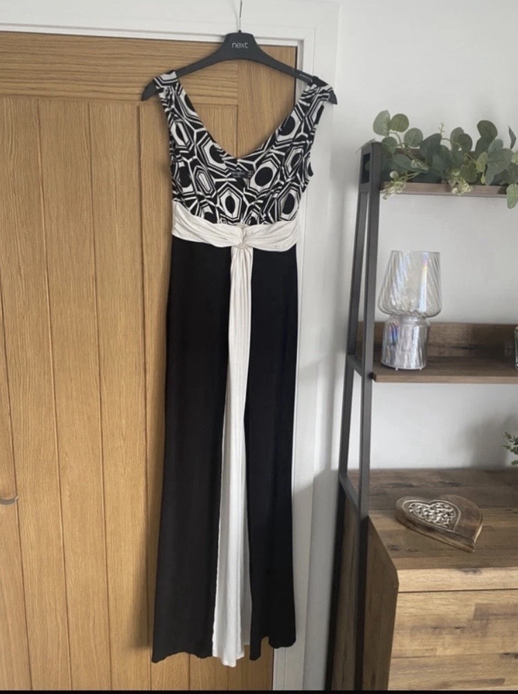 Principles by Ben de lisi black/ white sleeveless maxi dress size 8