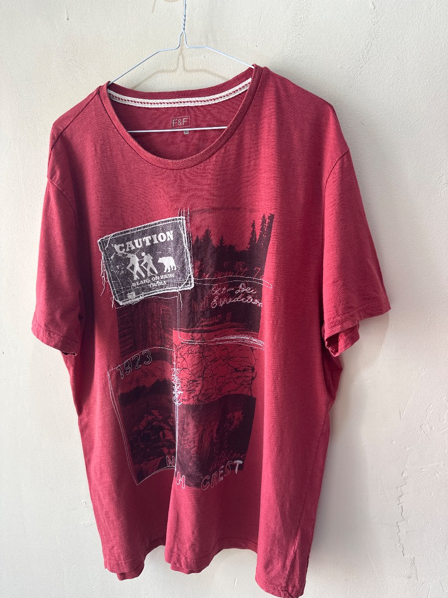 F&F Red North Crest T Shirt Size XL