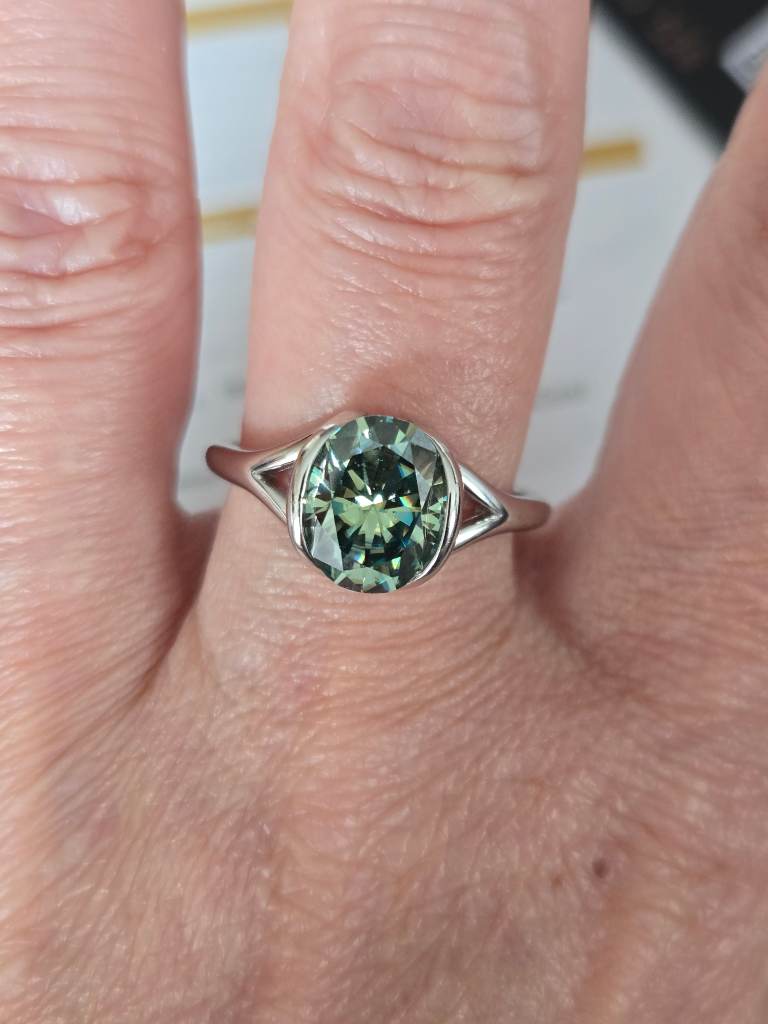 3ct Forest Green Moissanite Ring S925 Sterling Silver Oval Cut GRA Certified UK R1/2