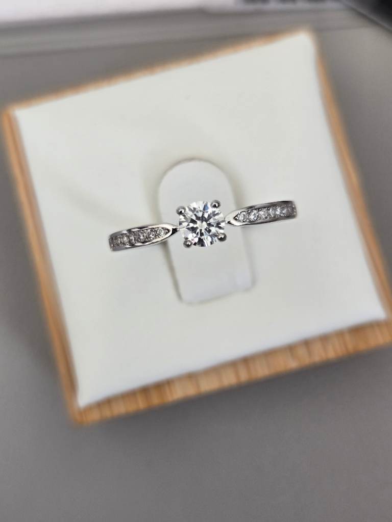 925 Sterling Silver Moissanite Solitaire Ring CZ Shoulders 0.3CT Size M US 6