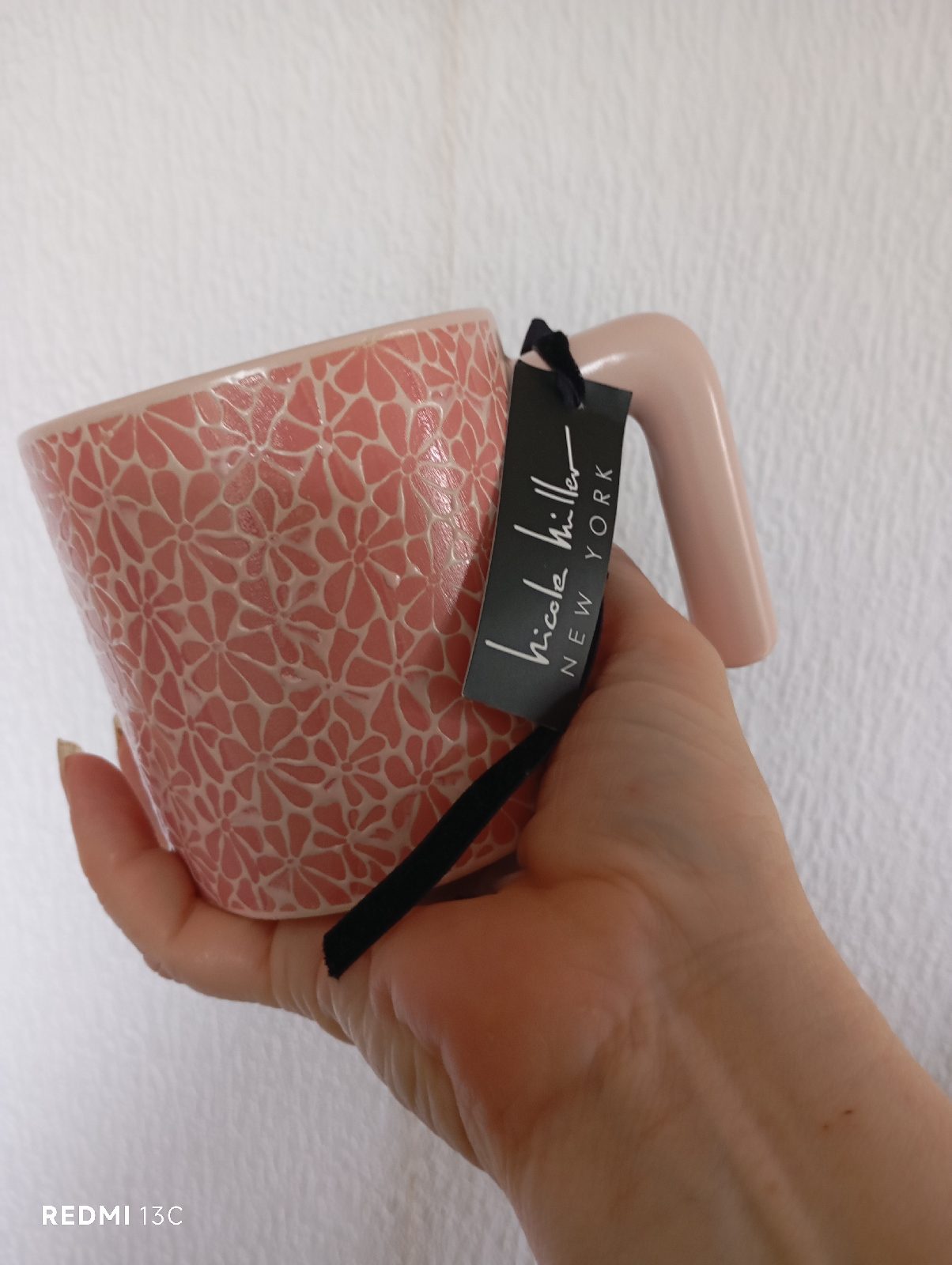 BNWT Nicole Miller of New York Pink Daisy Mug.