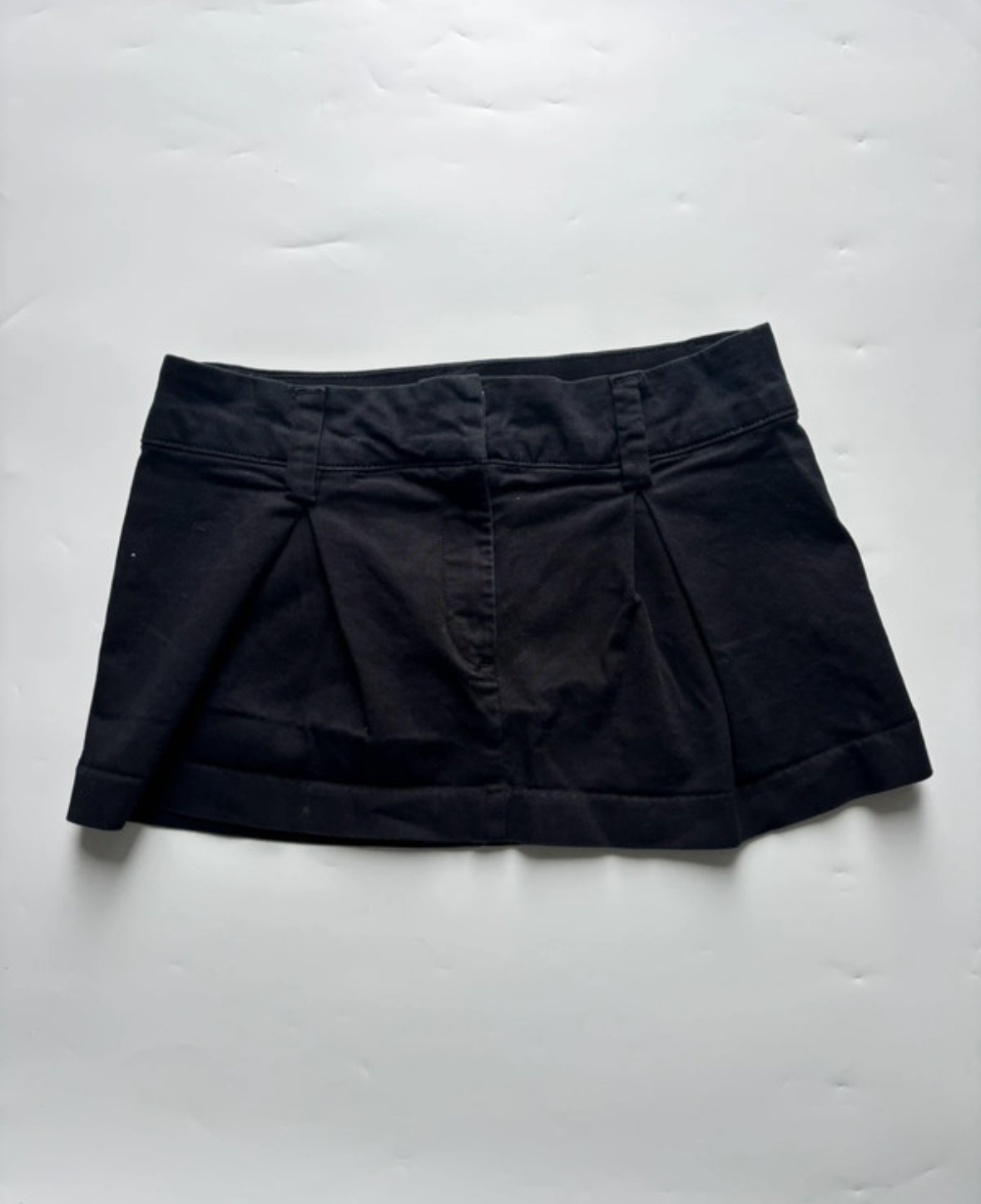 Weekday Black Pleated Mini Skirt Tailored Chino Style Size 40 Scandi Y2K School Girl Low Rise