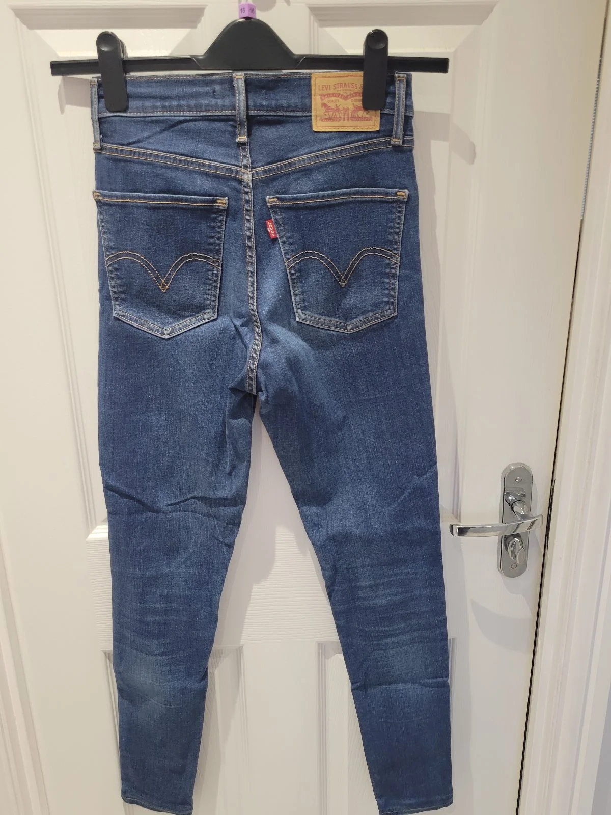 Blue  Levis  W28 leg 28  Good condition
