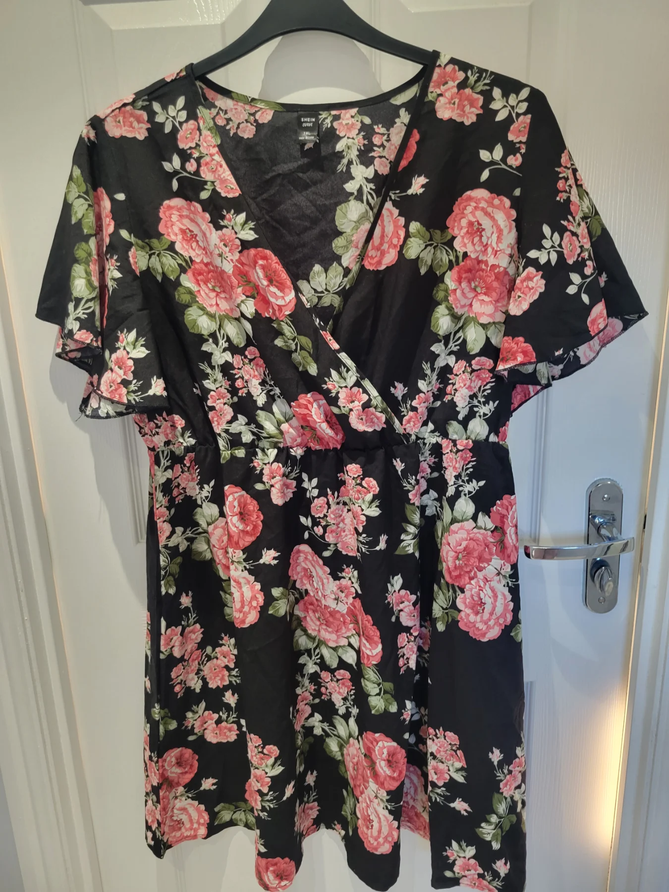 Bundle of 2 summer dresses  Size 16 /18  Good condition