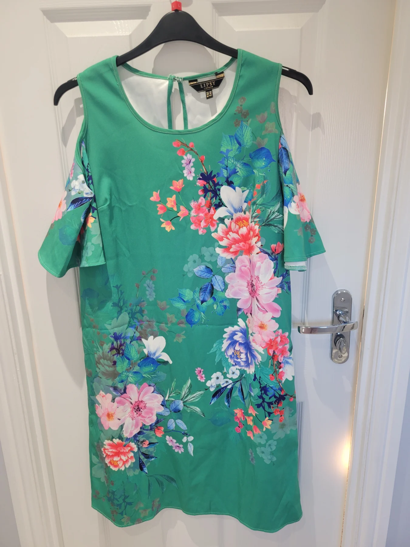 Lipsy dress size 14 green floral pattern  Great condition  Polyster