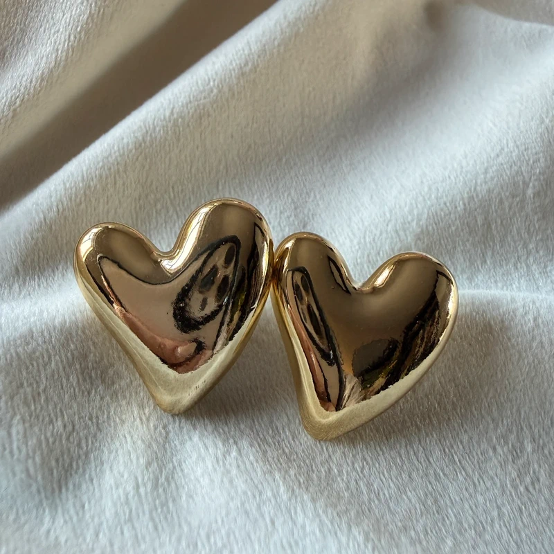 lightweight heart earrings metallic heart stud set gold tone silver tone cute minimalist earring