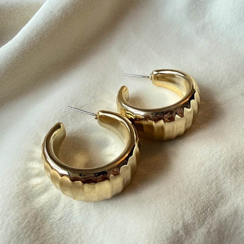 wide embossed semi hoop earrings textured pleated gold tone statement earrings sculptural design