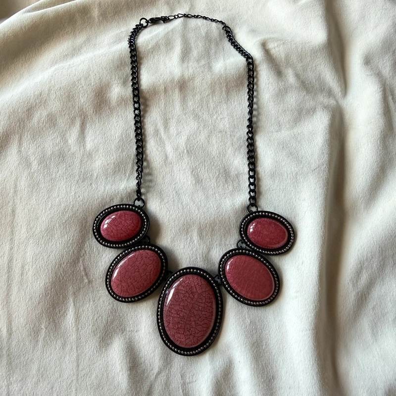 statement necklace dark metal chain oval stones crackle texture bold chunky necklace