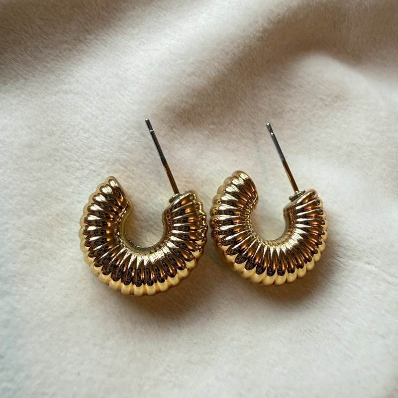 small gold tone ribbed tube earrings lightweight