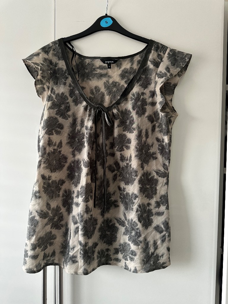 Papaya Grey Floral Cap Sleeve Blouse Size 12