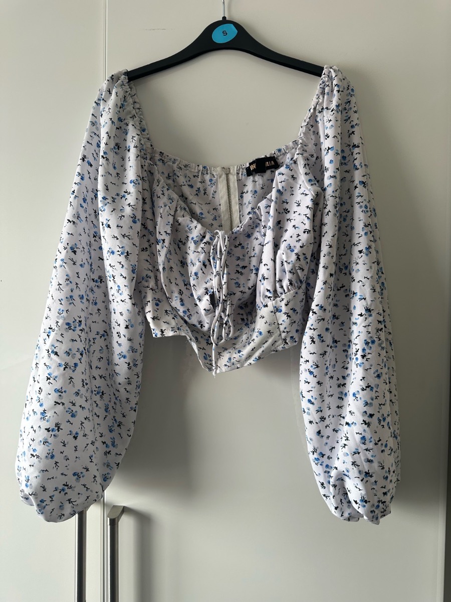 Pink vanilla white flower top long sleeve size 12