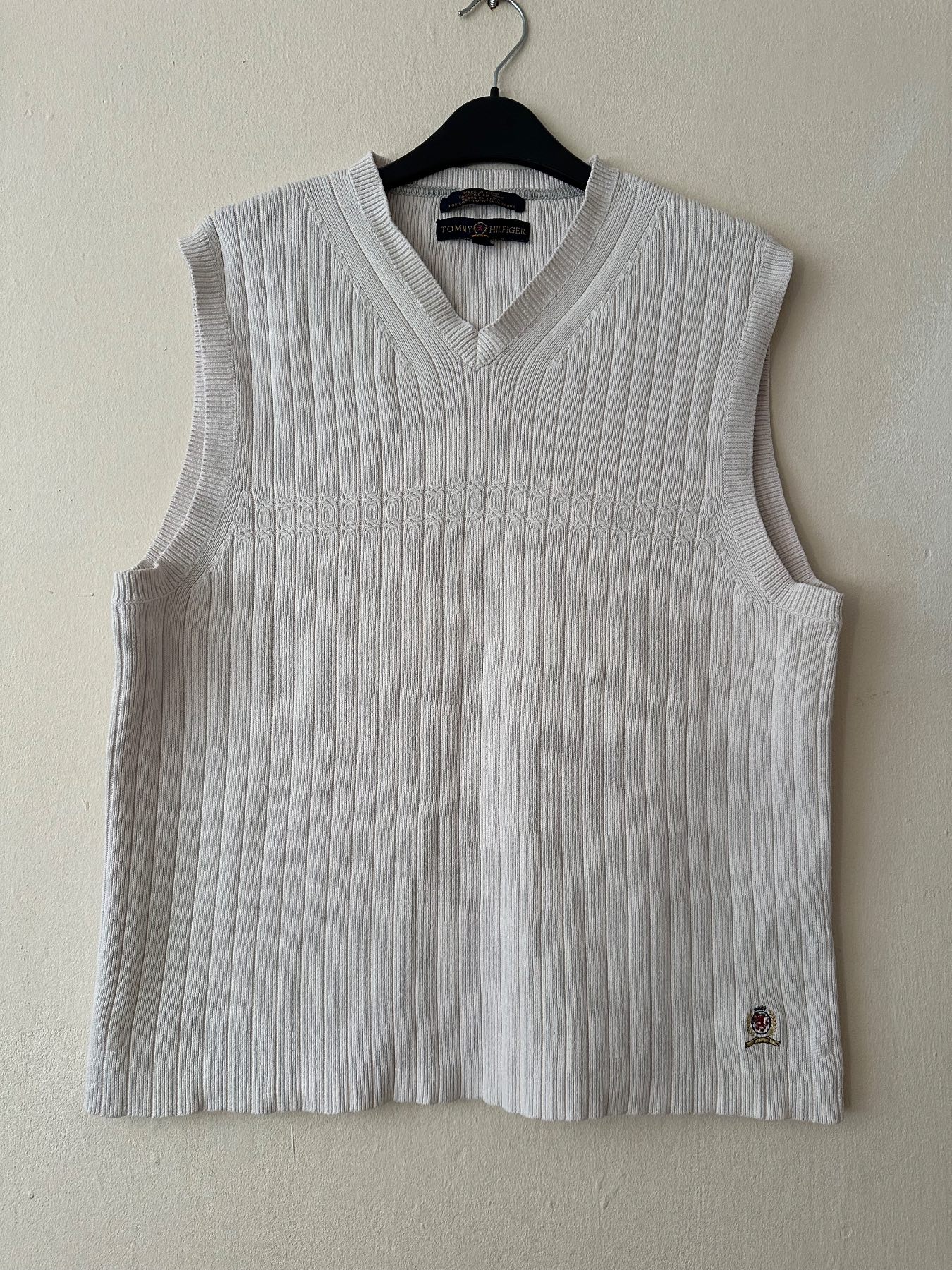 Vintage Unisex Tommy Hilfiger white Ribbed Knit Vest V Neck Cable Knit Crest size M