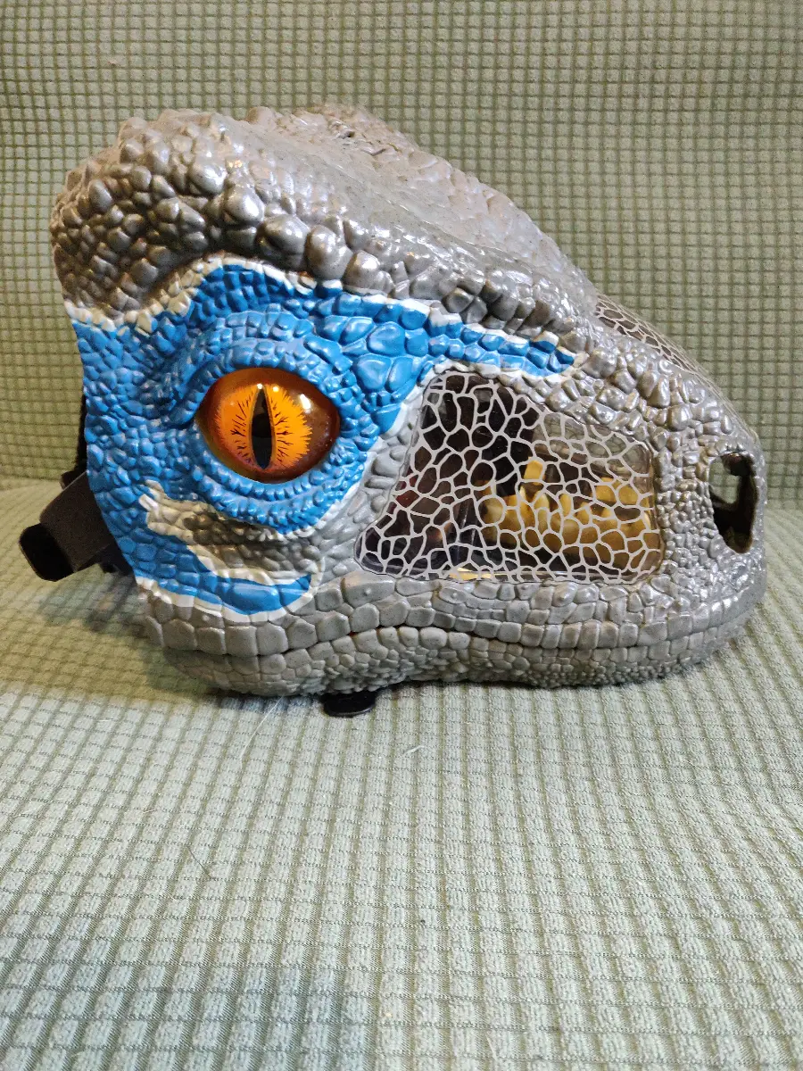 Jurassic World Blue Velociraptor Chomp N Roar Mask
