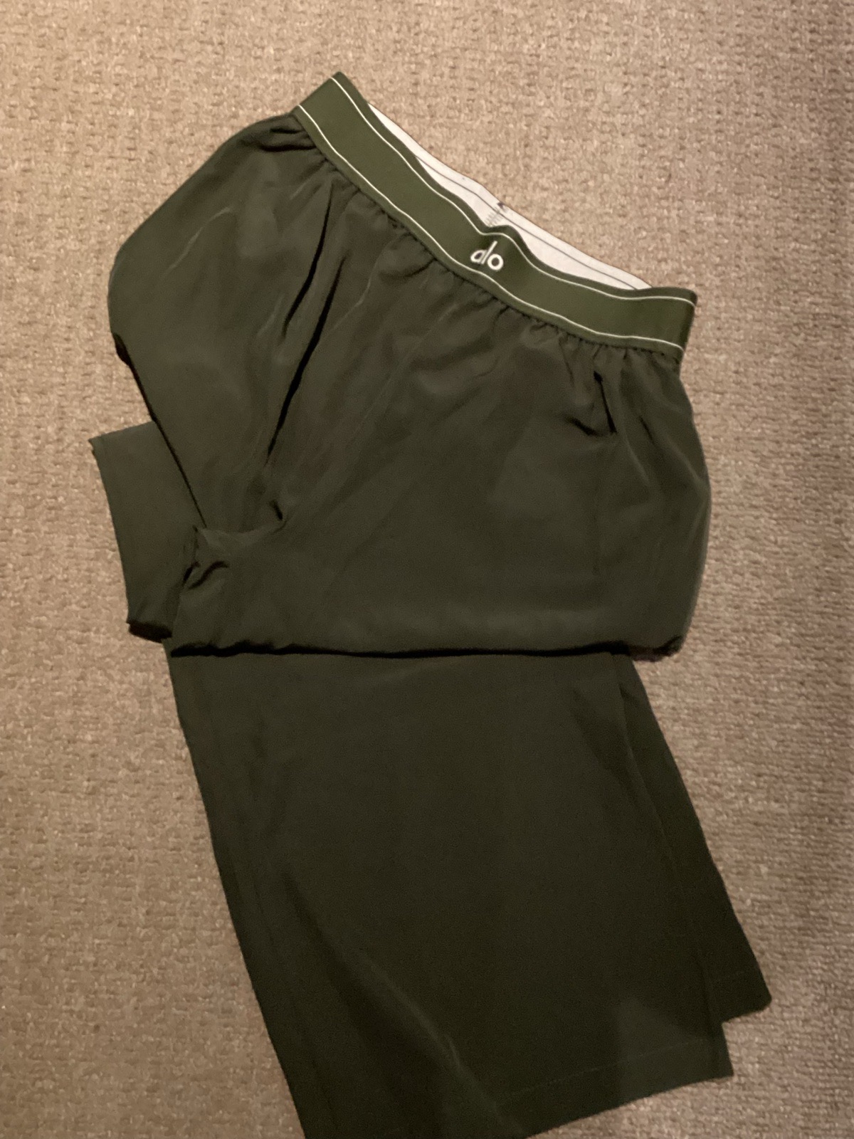 alo yoga trousers