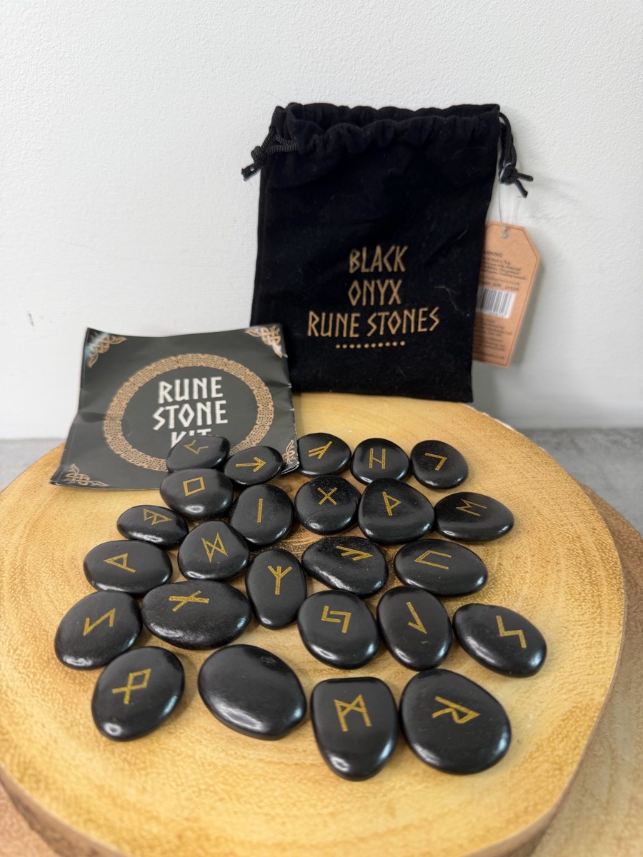 SET OF 25 BLACK ONYX VIKING RUNE STONES SPIRITUAL RITUALS SYMBOLIC MYTHOLOGY CHRISTMAS GIFT