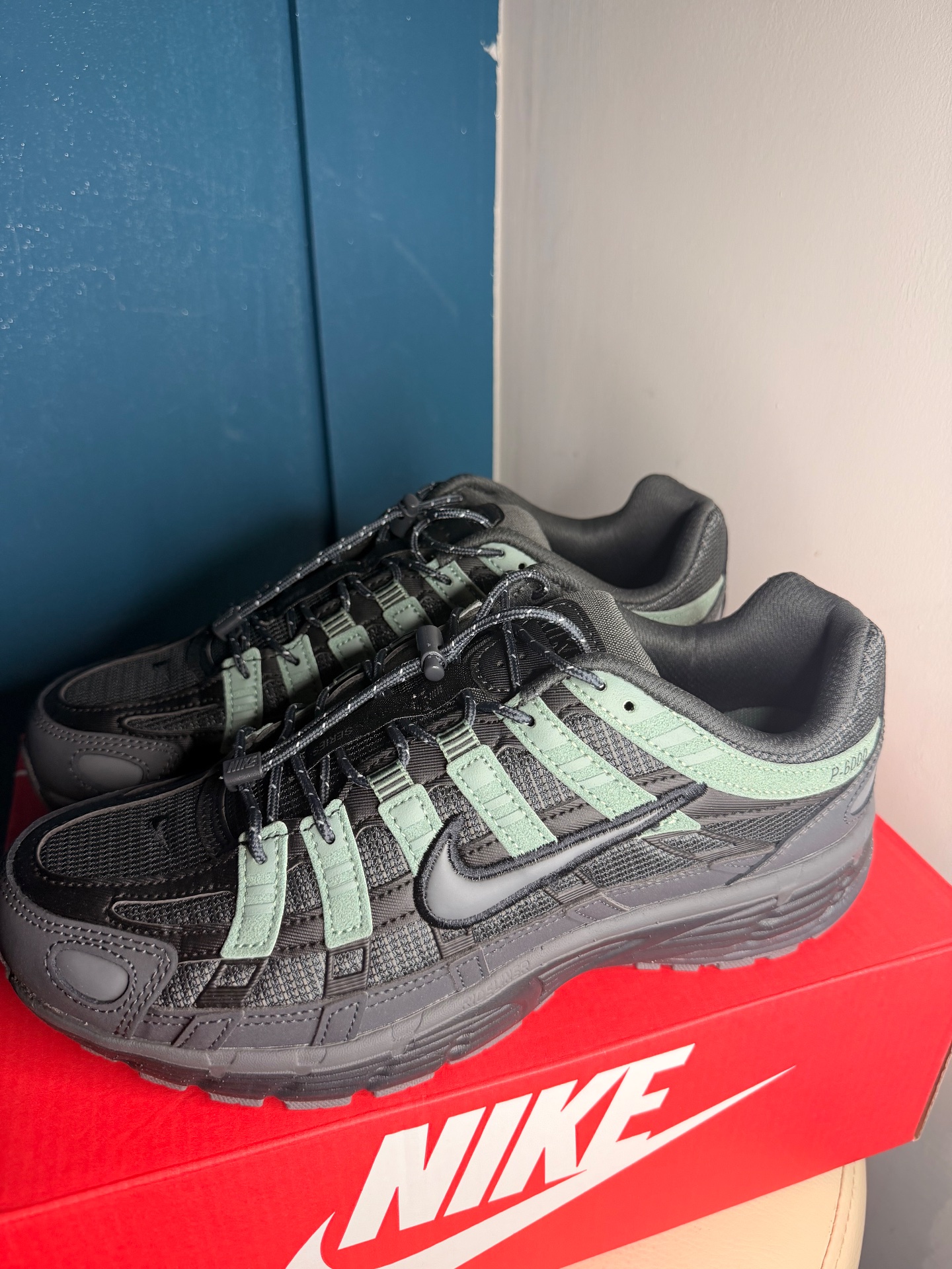 Nike P6000 - Size 7 - Anthracite / Iron Grey