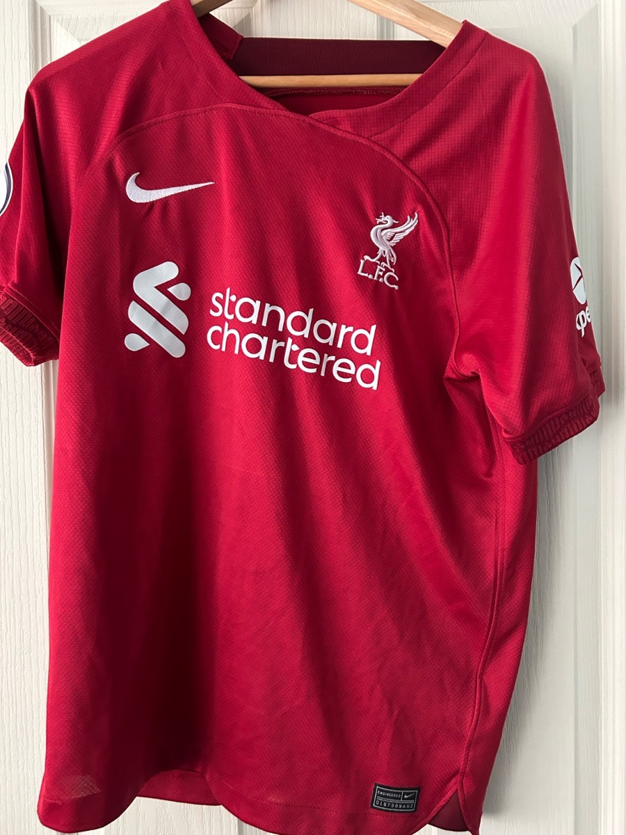 Liverpool 22/23 home jersey size medium