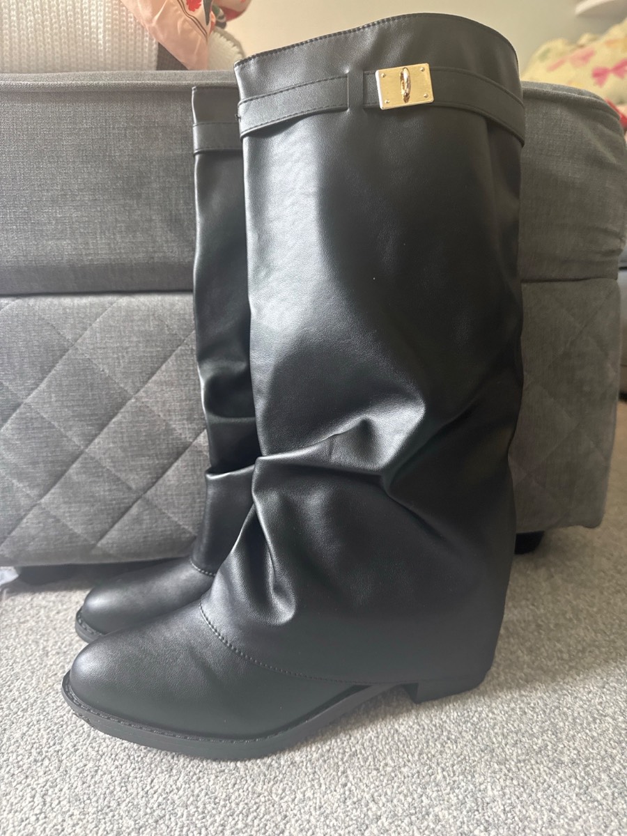 Black Shark/Elephant fold over style knee high boots size 5