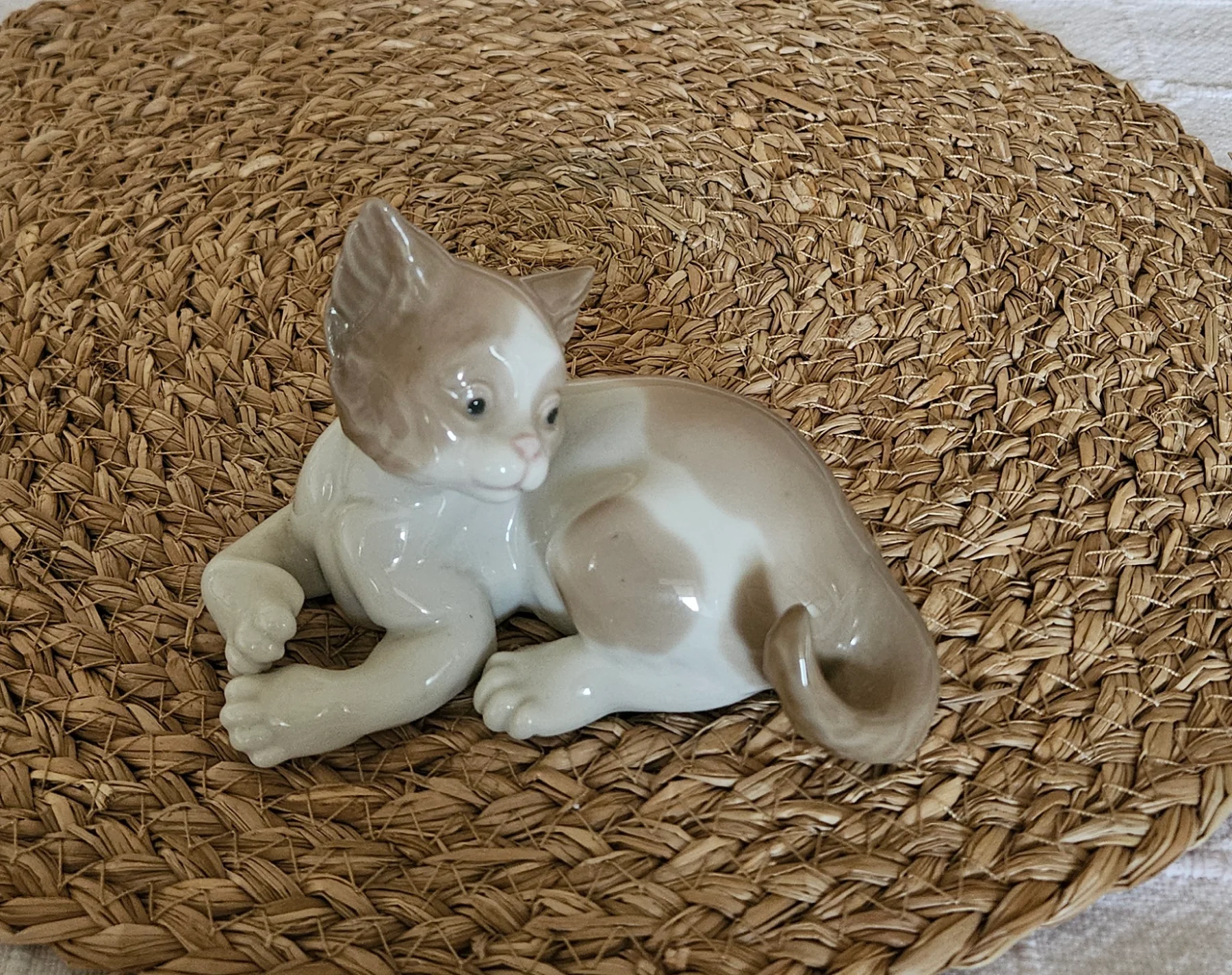 Lladro Suprised Cat Figurine